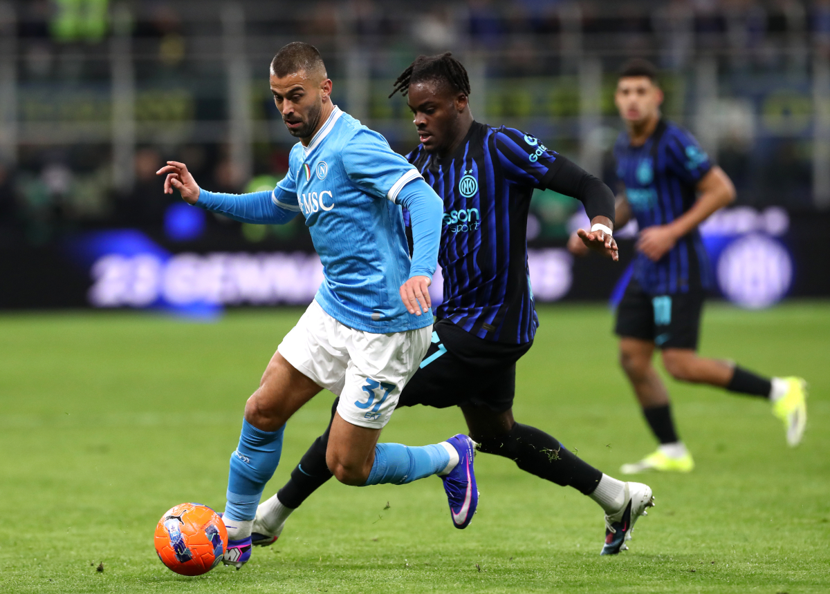 MILAN, ITALY - JANUARY 11: Leonardo Spinazzola of SSC Napoli is challenged by Yann Aurel Bisseck of FC Internazionale Milano during the Serie A match between FC Internazionale and SSC Napoli at Giuseppe Meazza Stadium on January 11, 2026 in Milan, Italy. (Photo by Marco Luzzani/Getty Images)