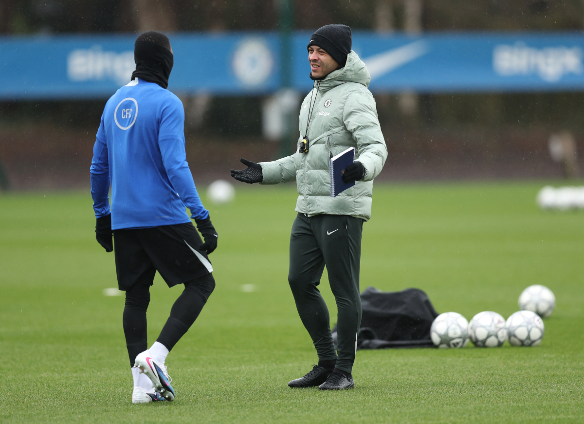 COBHAM, ENGLAND - JANUARY 27: Liam Rosenior, Manager of Chelsea, conducts a training session at Chelsea Training Ground on January 27, 2026 in Cobham, England. (Photo by Jasper Wax/Getty Images)