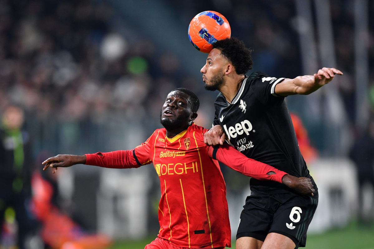 TURIN, ITALY - JANUARY 03: Mohamed Kaba of US Lecce and Lloyd Kelly of Juventus compete for a header during the Serie A match between Juventus FC and US Lecce at on January 03, 2026 in Turin, Italy. (Photo by Valerio Pennicino/Getty Images)