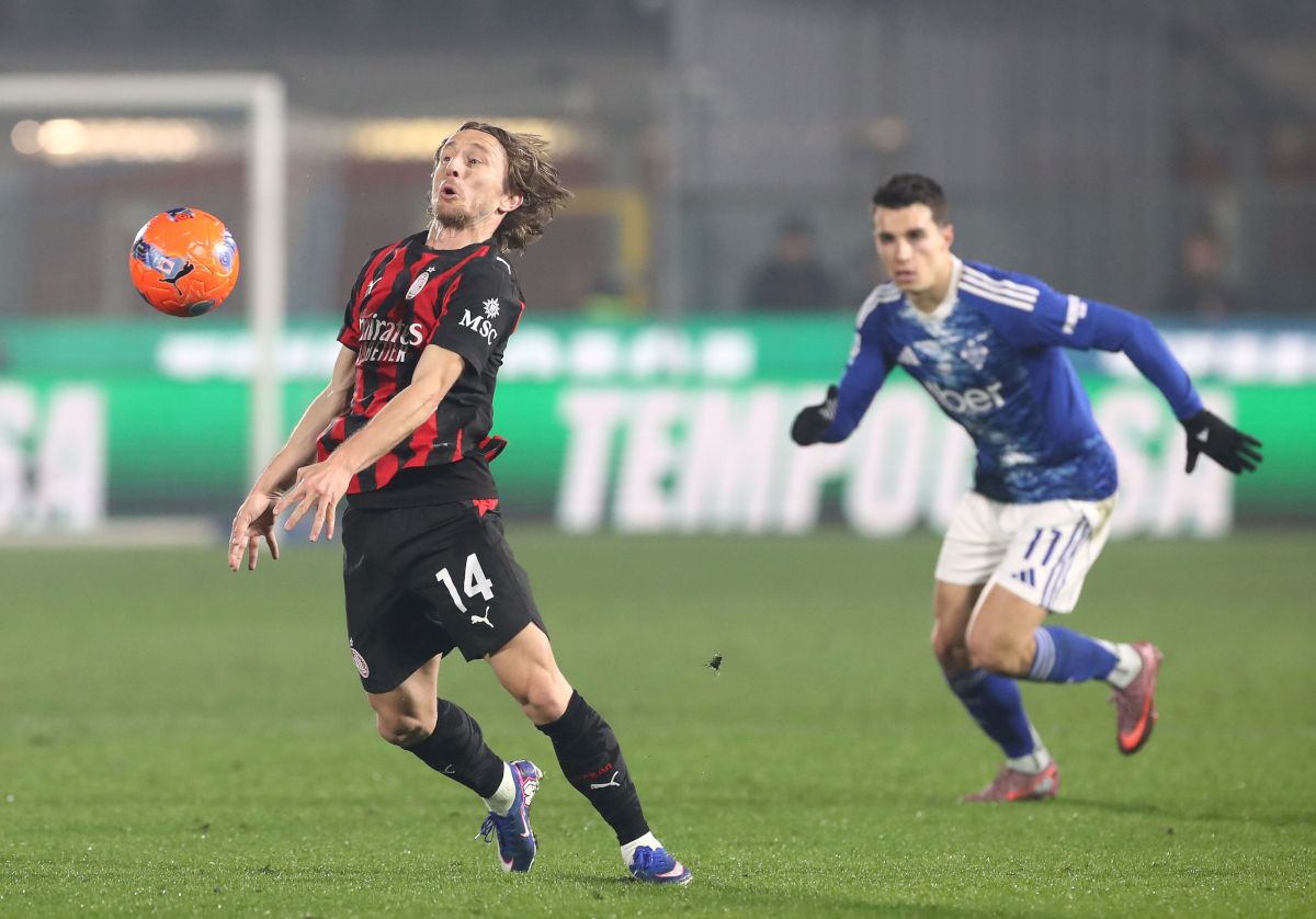 COMO, ITALY - JANUARY 15: Luka Modric of AC Milan in actio during the Serie A match between Como 1907 and AC Milan at Giuseppe Sinigaglia Stadium on January 15, 2026 in Como, Italy. (Photo by Marco Luzzani/Getty Images)