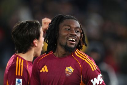 ROME, ITALY - JANUARY 10: Manu Kone with his teammates of AS Roma celebrates after scoring the opening goal during the Serie A match between AS Roma and US Sassuolo Calcio at Stadio Olimpico on January 10, 2026 in Rome, Italy. (Photo by Paolo Bruno/Getty Images)