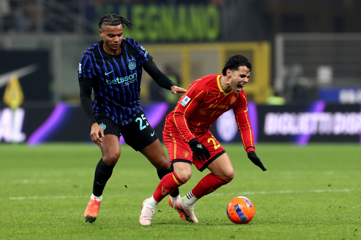 MILAN, ITALY - JANUARY 14: Riccardo Sottil of US Lecce is challenged by Manuel Akanji of FC Internazionale Milano during the Serie A match between FC Internazionale and US Lecce at Giuseppe Meazza Stadium on January 14, 2026 in Milan, Italy. (Photo by Marco Luzzani/Getty Images)