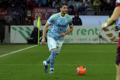 CAGLIARI, ITALY - JANUARY 17: Manuel Locatelli of Juventus in action during the Serie A match between Cagliari Calcio and Juventus FC at Stadio Sant'Elia on January 17, 2026 in Cagliari, Italy. (Photo by Enrico Locci/Getty Images)