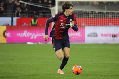 CAGLIARI, ITALY - JANUARY 02: Marco Palestra of Cagliari in action during the Serie A match between Cagliari Calcio and AC Milan at Stadio Sant'Elia on January 02, 2026 in Cagliari, Italy. (Photo by Enrico Locci/Getty Images)