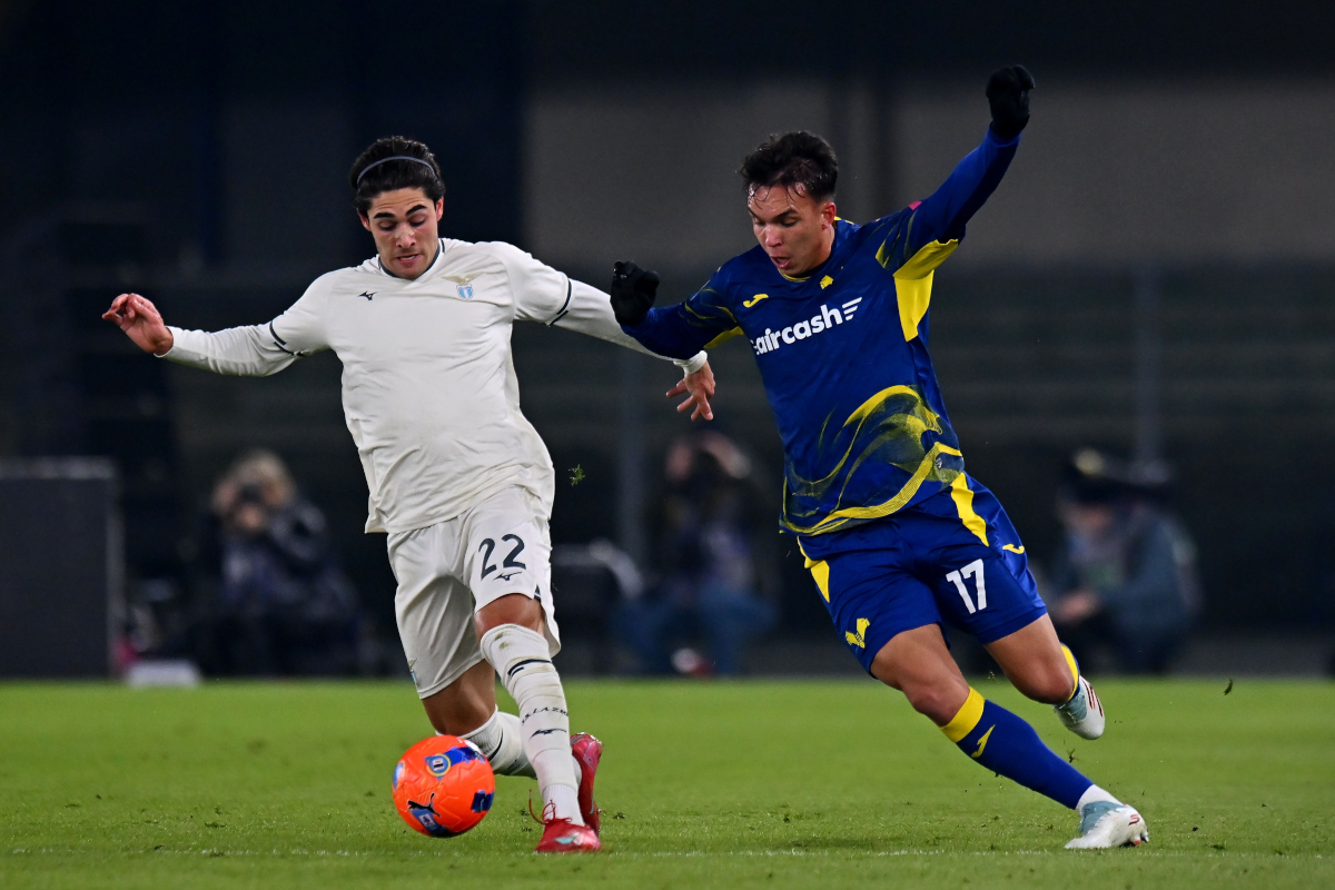 VERONA, ITALY - JANUARY 11: Matteo Cancellieri of SS Lazio competes for the ball with Giovane of Hellas Verona during the Serie A match between Hellas Verona FC and SS Lazio at Stadio Marcantonio Bentegodi on January 11, 2026 in Verona, Italy. (Photo by Alessandro Sabattini/Getty Images)