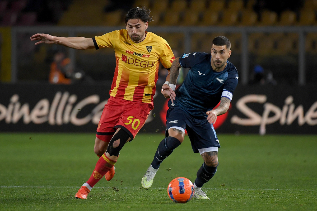 LECCE, ITALY - JANUARY 24: Mattia Zaccagni of SS Lazio competes for the ball with Santiago Perotti of US Lecce during the Serie A match between US Lecce and SS Lazio at Stadio Via del Mare on January 24, 2026 in Lecce, Italy. (Photo by Marco Rosi - SS Lazio/Getty Images)
