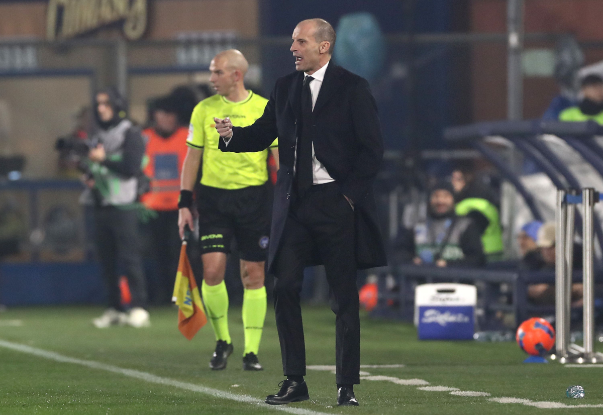 COMO, ITALY - JANUARY 15: AC Milan coach Massimiliano Allegri issues instructions to his players during the Serie A match between Como 1907 and AC Milan at Giuseppe Sinigaglia Stadium on January 15, 2026 in Como, Italy. (Photo by Marco Luzzani/Getty Images)