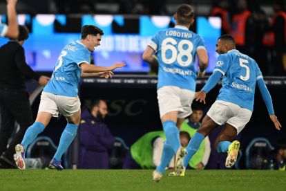 NAPLES, ITALY - JANUARY 31: Miguel Gutierrez of SSC Napoli celebrates with his head coach Antonio Conte and Juan Jesus after scoring his side second goal during the Serie A match between SSC Napoli and ACF Fiorentina at Stadio Diego Armando Maradona on January 31, 2026 in Naples, Italy. (Photo by Francesco Pecoraro/Getty Images)