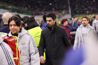 MILAN, ITALY - JANUARY 20: Mikel Arteta, Manager of Arsenal, walks to the dugout prior to the UEFA Champions League 2025/26 League Phase MD7 match between FC Internazionale Milano and Arsenal FC at Stadio San Siro on January 20, 2026 in Milan, Italy. (Photo by Carl Recine/Getty Images)