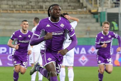 FLORENCE, ITALIA - 4 JANUARI: Moise Kean dari ACF Fiorentina melakukan selebrasi setelah mencetak gol pada pertandingan Serie A antara ACF Fiorentina dan US Cremonese di Artemio Franchi pada 4 Januari 2026 di Florence, Italia. (Foto oleh Gabriele Maltinti/Getty Images)