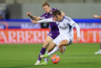 FLORENCE, ITALY - JANUARY 27: Marco Brescianini of ACF Fiorentina battles for the ball with Nico Paz of Como 1907 during the Coppa Italia match between of ACF Fiorentina and of Como 1907 at Stadio Artemio Franchi on January 27, 2026 in Florence, Italy. (Photo by Gabriele Maltinti/Getty Images)
