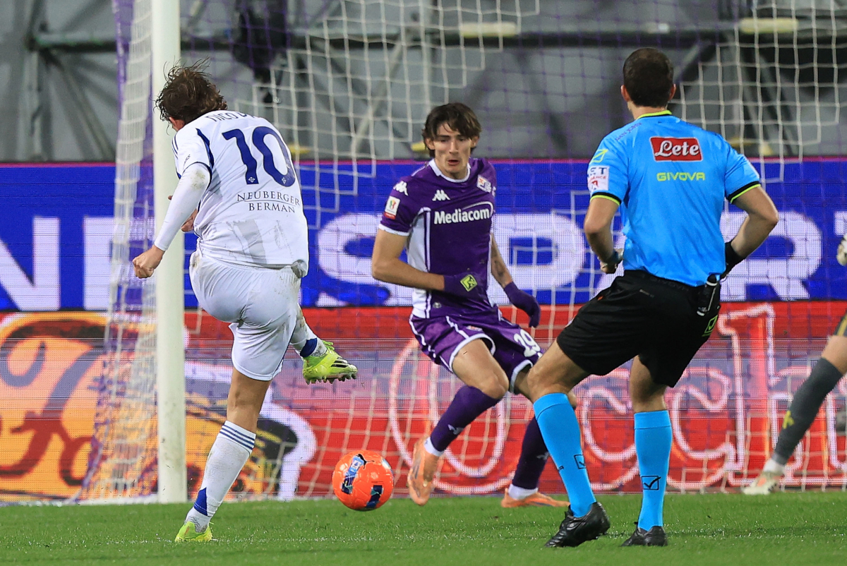 FLORENCE, ITALY - JANUARY 27: Nico Paz of Como 1907 scores a goal during of the Coppa Italia match between of ACF Fiorentina and of Como 1907 at Stadio Artemio Franchi on January 27, 2026 in Florence, Italy. (Photo by Gabriele Maltinti/Getty Images)