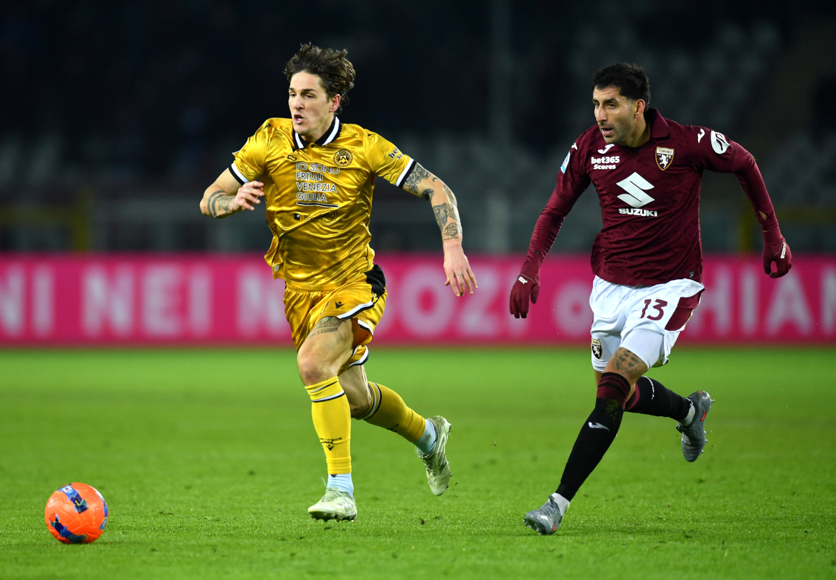 TURIN, ITALY - JANUARY 07: Nicolo Zaniolo of Udinese Calcio runs with the ball whilst under pressure from Guillermo Maripan of Torino during the Serie A match between Torino FC and Udinese Calcio at Stadio Olimpico di Torino on January 07, 2026 in Turin, Italy. (Photo by Valerio Pennicino/Getty Images)