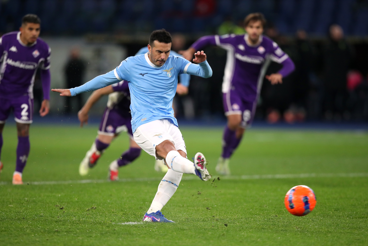 ROME, ITALY - JANUARY 07: Pedro of Lazio scores his team's second goal from the penalty spot during the Serie A match between SS Lazio and ACF Fiorentina at Stadio Olimpico on January 07, 2026 in Rome, Italy. (Photo by Paolo Bruno/Getty Images)