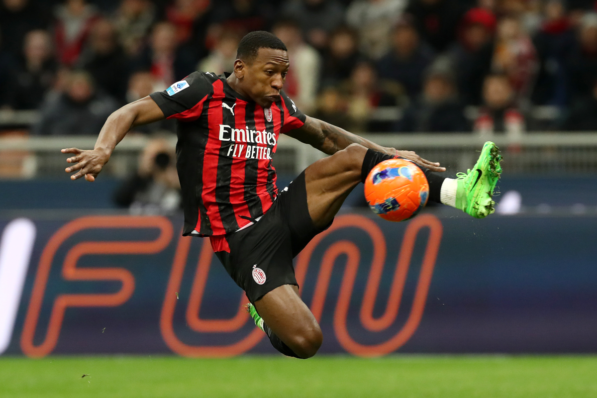 MILAN, ITALY - JANUARY 18: Pervis Estupinan of AC Milan controls the ball during the Serie A match between AC Milan and US Lecce at Giuseppe Meazza Stadium on January 18, 2026 in Milan, Italy. (Photo by Marco Luzzani/Getty Images)