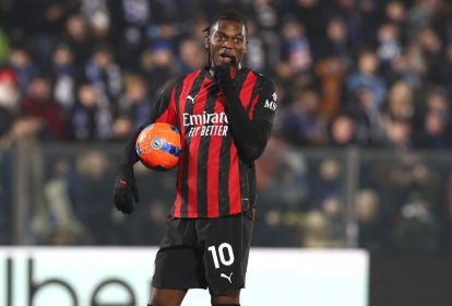 COMO, ITALY - JANUARY 15: Rafael Leao of AC Milan looks on during the Serie A match between Como 1907 and AC Milan at Giuseppe Sinigaglia Stadium on January 15, 2026 in Como, Italy. (Photo by Marco Luzzani/Getty Images)