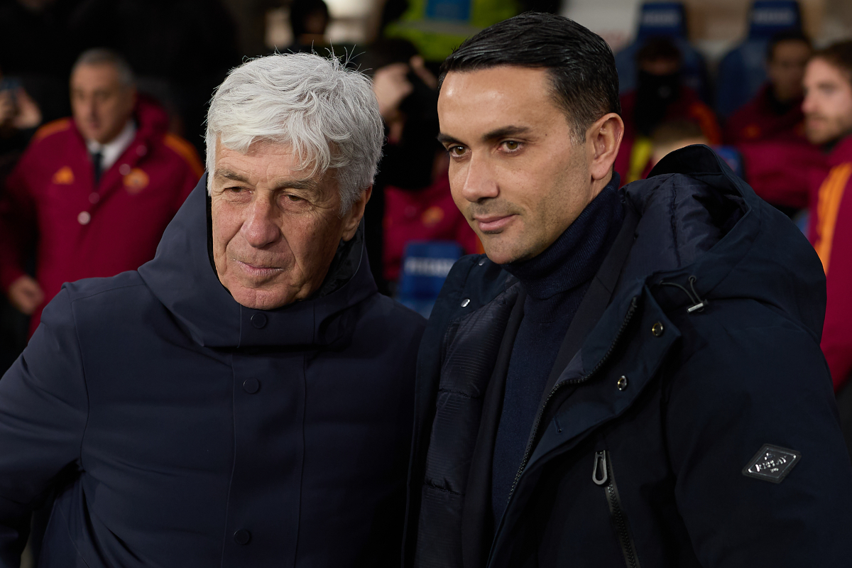 BERGAMO, ITALY - JANUARY 03: Raffaele Palladino, Head Coach of Atalanta and Gian Piero Gasperini, Head Coach of AS Roma greet each other during the Serie A match between Atalanta BC and AS Roma at New Balance Arena on January 03, 2026 in Bergamo, Italy. (Photo by Emmanuele Ciancaglini/Getty Images)