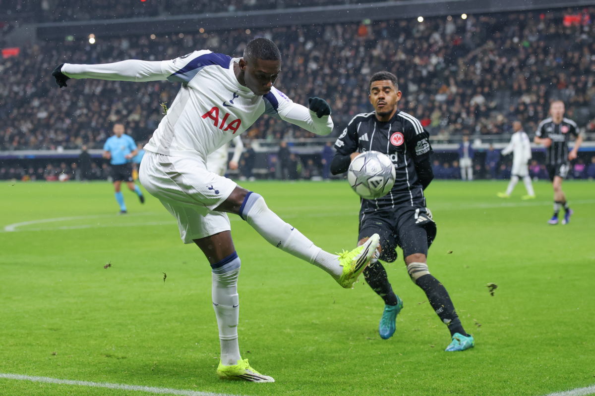FRANKFURT AM MAIN, GERMANY - JANUARY 28: Randal Kolo Muani of Tottenham Hotspur is challenged by Ansgar Knauff of Eintracht Frankfurt during the UEFA Champions League 2025/26 League Phase MD8 match between Eintracht Frankfurt and Tottenham Hotspur at Frankfurt Stadion on January 28, 2026 in Frankfurt am Main, Germany. (Photo by Alex Grimm/Getty Images)