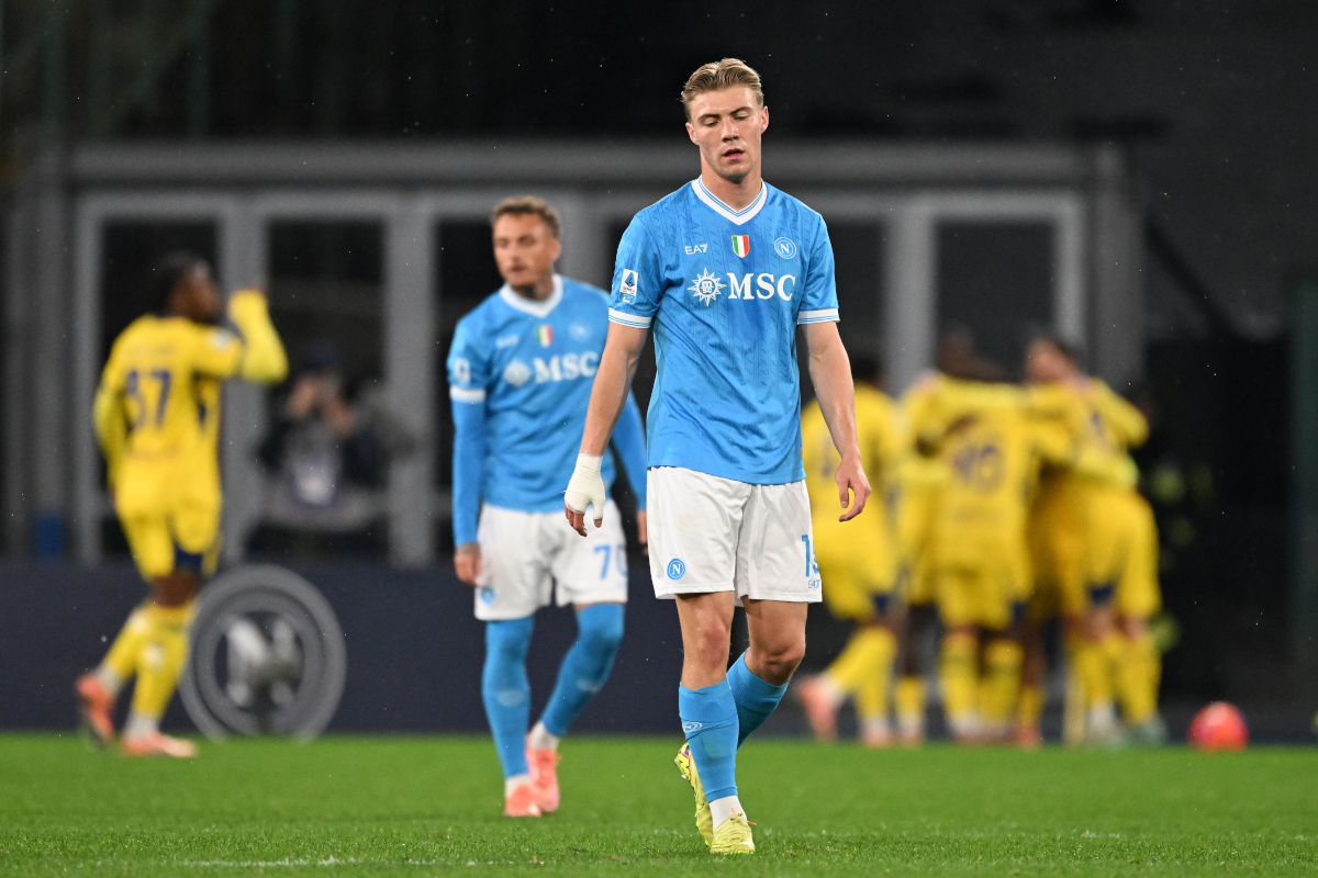 NAPLES, ITALY - JANUARY 07: Rasmus Hojlund of SSC Napoli shows his disappointment during the Serie A match between SSC Napoli and Hellas Verona FC at Stadio Diego Armando Maradona on January 07, 2026 in Naples, Italy. (Photo by Francesco Pecoraro/Getty Images)
