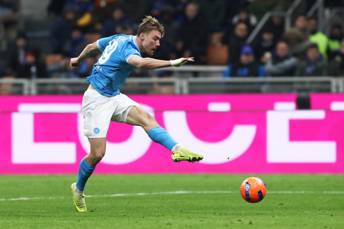 MILAN, ITALY - JANUARY 11: Rasmus Hojlund of SSC Napoli shoots during the Serie A match between FC Internazionale and SSC Napoli at Giuseppe Meazza Stadium on January 11, 2026 in Milan, Italy. (Photo by Marco Luzzani/Getty Images)