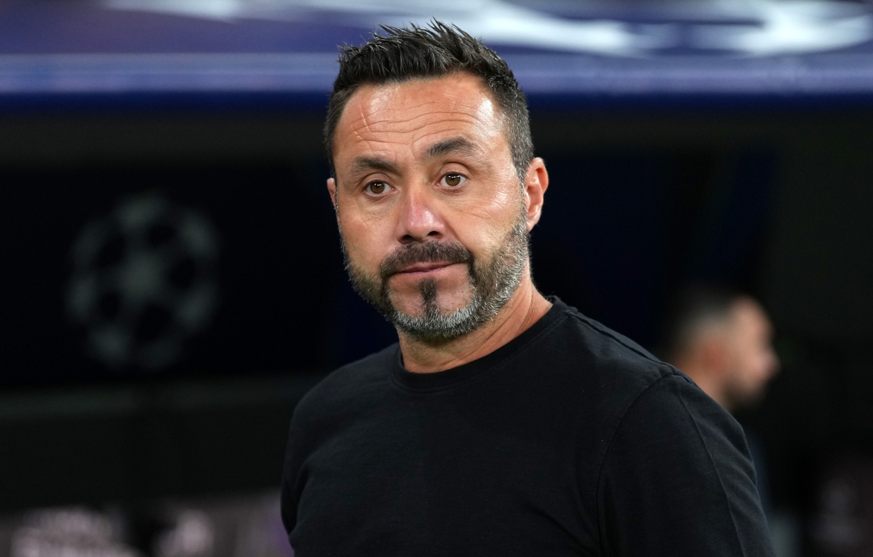 MADRID, SPAIN - SEPTEMBER 16: Robert De Zerbi, Head Coach of Olympique de Marseille, looks on prior to the UEFA Champions League 2025/26 League Phase MD1 match between Real Madrid C.F. and Olympique de Marseille at Estadio Santiago Bernabeu on September 16, 2025 in Madrid, Spain. (Photo by Angel Martinez/Getty Images)
