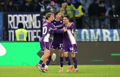 ROME, ITALY - JANUARY 07: Robin Gosens of ACF Fiorentina celebrates scoring his team's first goal with teammates Albert Gudmundsson and Nicolo Fagioli during the Serie A match between SS Lazio and ACF Fiorentina at Stadio Olimpico on January 07, 2026 in Rome, Italy. (Photo by Paolo Bruno/Getty Images)