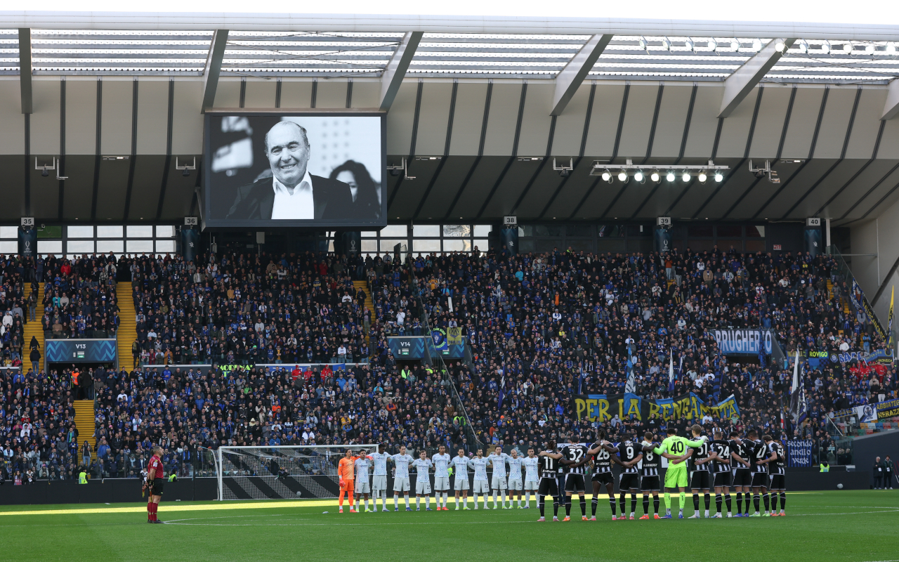 UDINE, ITALY - JANUARY 17: A minutes's silence is held for the passing of Rocco Commisso, President of ACF Fiorentina, at the Serie A match between Udinese Calcio and FC Internazionale at Stadio Friuli on January 17, 2026 in Udine, Italy. (Photo by Timothy Rogers/Getty Images)