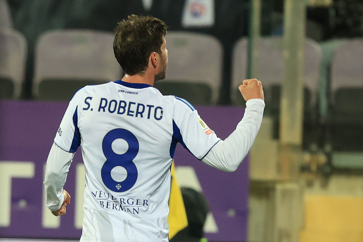 FLORENCE, ITALY - JANUARY 27: Sergi Roberto of Como 1907 celebrates after scoring a goal during of the Coppa Italia match between of ACF Fiorentina and of Como 1907 at Stadio Artemio Franchi on January 27, 2026 in Florence, Italy. (Photo by Gabriele Maltinti/Getty Images)