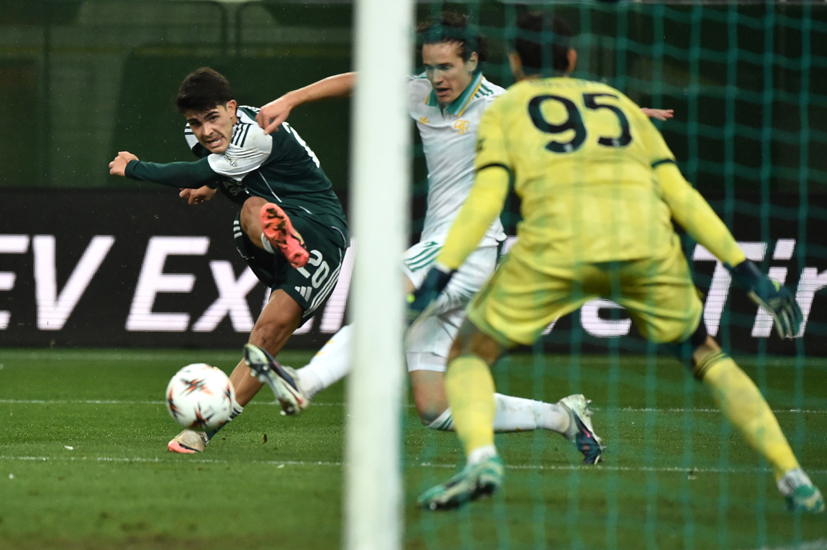 ATHENS, GREECE - JANUARY 29: Vicente Taborda of Panathinaikos FC scores his team's first goal during the UEFA Europa League 2025/26 League Phase MD8 match between Panathinaikos FC and AS Roma at Spyros Louis on January 29, 2026 in Athens, Greece. (Photo by Milos Bicanski/Getty Images)