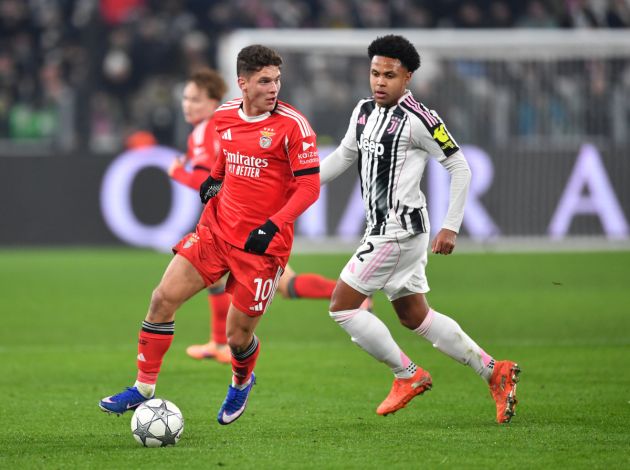 TURIN, ITALY - JANUARY 21: Heorhiy Sudakov of Benfica is challenged by Weston McKennie of Juventus during the UEFA Champions League 2025/26 League Phase MD7 match between Juventus and SL Benfica at Juventus Stadium on January 21, 2026 in Turin, Italy. (Photo by Valerio Pennicino/Getty Images)