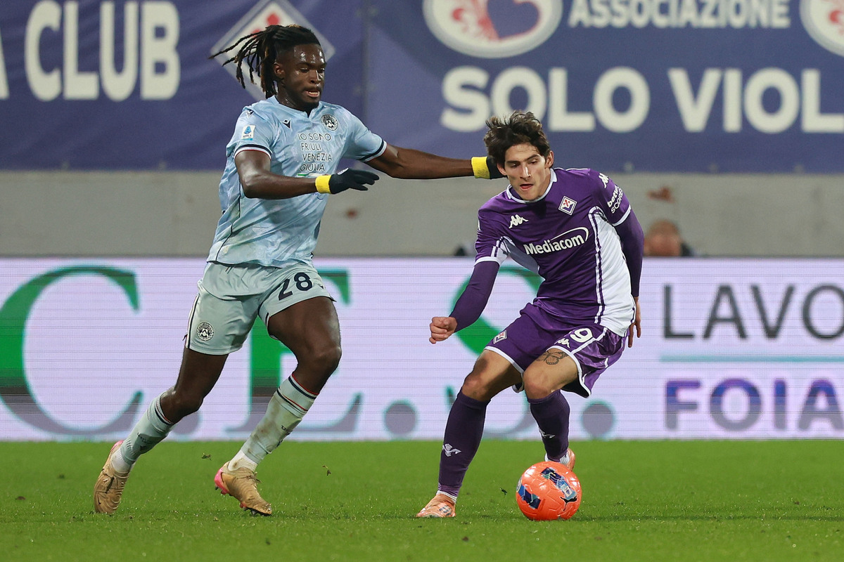 FLORENCE, ITALY - DECEMBER 21: Niccolo' Fortini of ACF Fiorentina battles for the ball with Adam Buksa of Udinese Calcio during the Serie A match between ACF Fiorentina and Udinese Calcio at Artemio Franchi on December 21, 2025 in Florence, Italy. (Photo by Gabriele Maltinti/Getty Images)