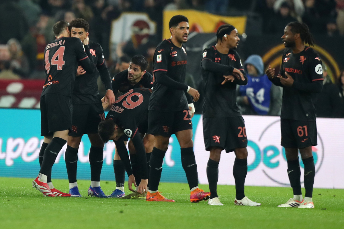 ROME, ITALY - JANUARY 13: Che Adams #19 with his teammates of Torino FC celebrates after scoring the opening goal during the Coppa Italia match between AS Roma and Torino FC at Olimpico Stadium on January 13, 2026 in Rome, Italy. (Photo by Paolo Bruno/Getty Images)