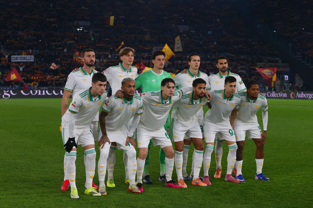 ROME, ITALY - JANUARY 13: AS Roma team poses during the Coppa Italia match between AS Roma and Torino FC at Olimpico Stadium on January 13, 2026 in Rome, Italy. (Photo by Paolo Bruno/Getty Images)
