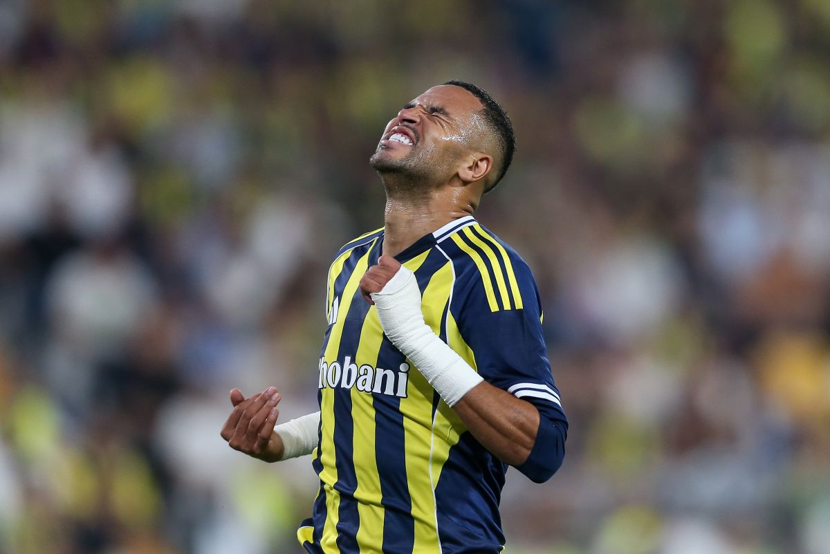 ISTANBUL, TURKEY - AUGUST 20: Youssef En-Nesyri of Fenerbahce reactsduring the UEFA Champions League Play Off 1st Leg match between Fenerbahce and Benficaat Ulker Sukru Saracoglu Stadium on August 20, 2025 in Istanbul, Turkey. (Photo by Ahmad Mora/Getty Images)