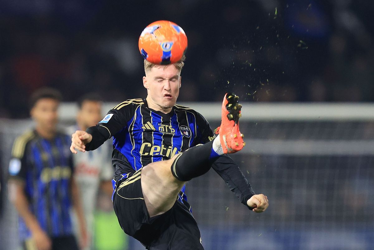 PISA, ITALY - JANUARY 16: Michel Aebischer of Pisa Sporting Club in action during the Serie A match between Pisa SC and Atalanta BC at Arena Garibaldi on January 16, 2026 in Pisa, Italy. (Photo by Gabriele Maltinti/Getty Images)