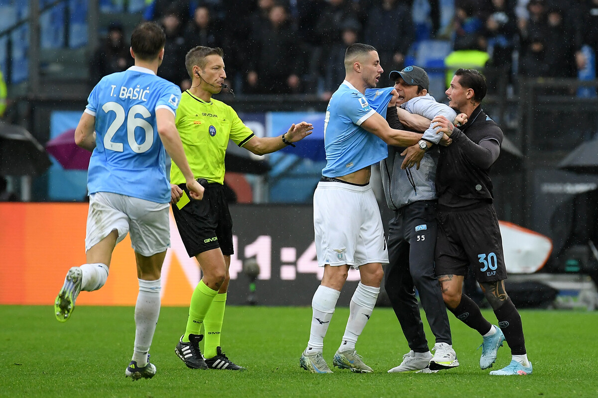 ROME, ITALY - JANUARY 04: Adam Marusic of SS Lazio reacts wiith Antonio Conte and Pasquale Mazzocchi of SSC Napoli during the Serie A match between SS Lazio and SSC Napoli at Stadio Olimpico on January 04, 2026 in Rome, Italy. (Photo by Marco Rosi - SS Lazio/Getty Images)