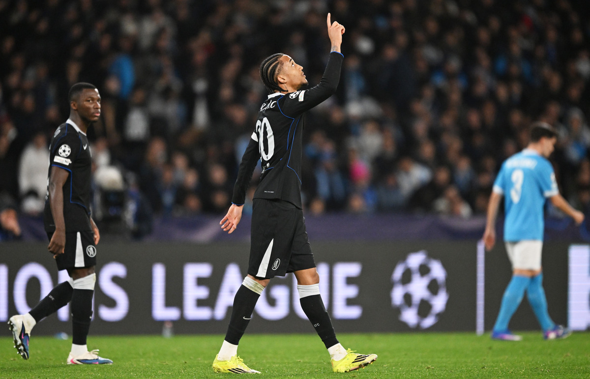 NAPLES, ITALY - JANUARY 28: Joao Pedro of Chelsea celebrates after scoring his team's third goal during the UEFA Champions League 2025/26 League Phase MD8 match between SSC Napoli and Chelsea FC at Stadio Diego Armando Maradona on January 28, 2026 in Naples, Italy. (Photo by Tullio M. Puglia/Getty Images)