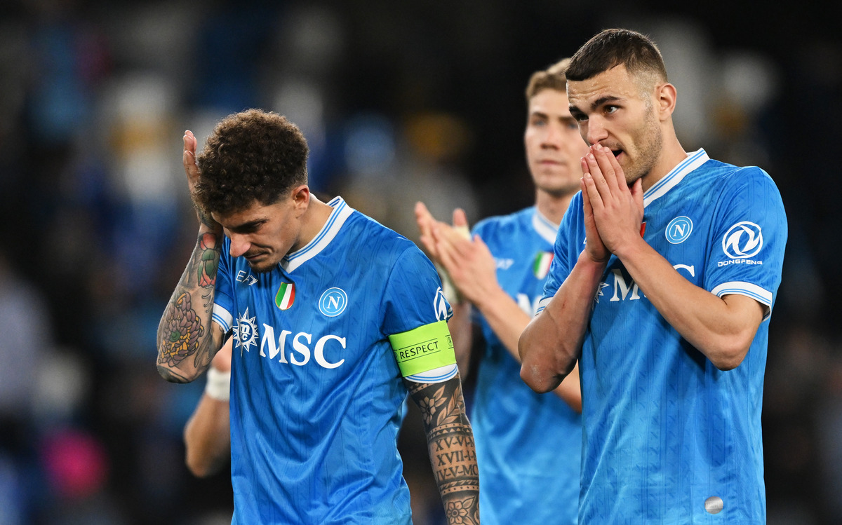NAPLES, ITALY - JANUARY 28: Giovanni Di Lorenzo of SSC Napoli looks dejected at full-time following the team's defeat in the UEFA Champions League 2025/26 League Phase MD8 match between SSC Napoli and Chelsea FC at Stadio Diego Armando Maradona on January 28, 2026 in Naples, Italy. (Photo by Francesco Pecoraro/Getty Images)