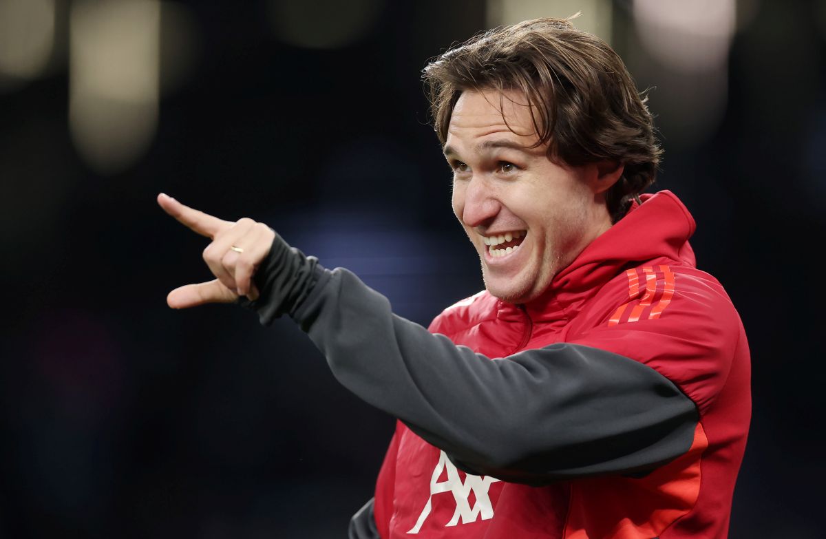 LONDON, ENGLAND - DECEMBER 20: Federico Chiesa of Liverpool gestures during warming up prior to the Premier League match between Tottenham Hotspur and Liverpool at Tottenham Hotspur Stadium on December 20, 2025 in London, England. (Photo by Alex Pantling/Getty Images)