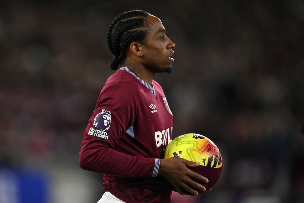 LONDON, ENGLAND - DECEMBER 30: Kyle Walker-Peters of West Ham United prepares to take a long throw in during the Premier League match between West Ham United and Brighton & Hove Albion at London Stadium on December 30, 2025 in London, England. (Photo by Mike Hewitt/Getty Images)