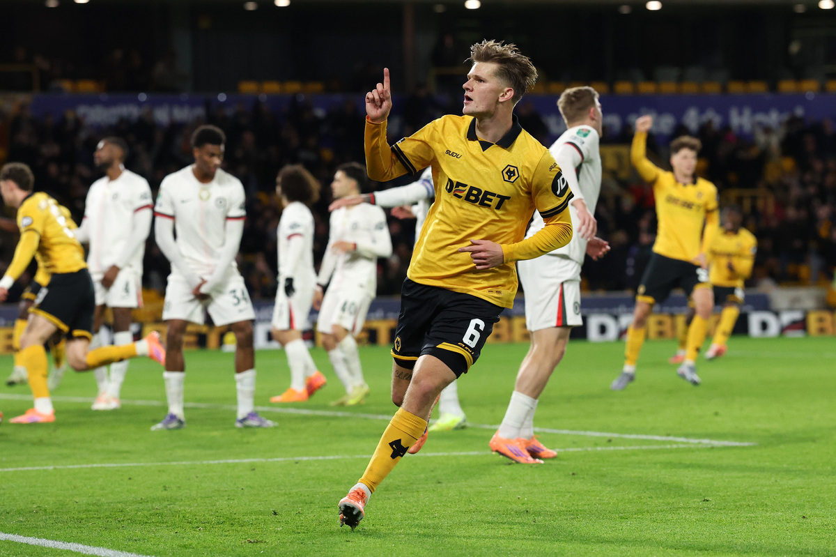 WOLVERHAMPTON, ENGLAND - OCTOBER 29: David Moller Wolfe of Wolverhampton Wanderers celebrates scoring his team's second goal during the Carabao Cup Fourth Round match between Wolverhampton Wanderers and Chelsea at Molineux on October 29, 2025 in Wolverhampton, England. (Photo by David Rogers/Getty Images)