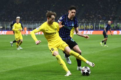 MILAN, ITALY - FEBRUARY 24: Haakon Evjen of Bodo/Glimt is put under pressure by Alessandro Bastoni of FC Internazionale Milano during the UEFA Champions League 2025/26 League Knockout Play-off Second Leg match between FC Internazionale Milano and FK Bodo/Glimt at Stadio San Siro on February 24, 2026 in Milan, Italy. (Photo by Marco Luzzani/Getty Images)