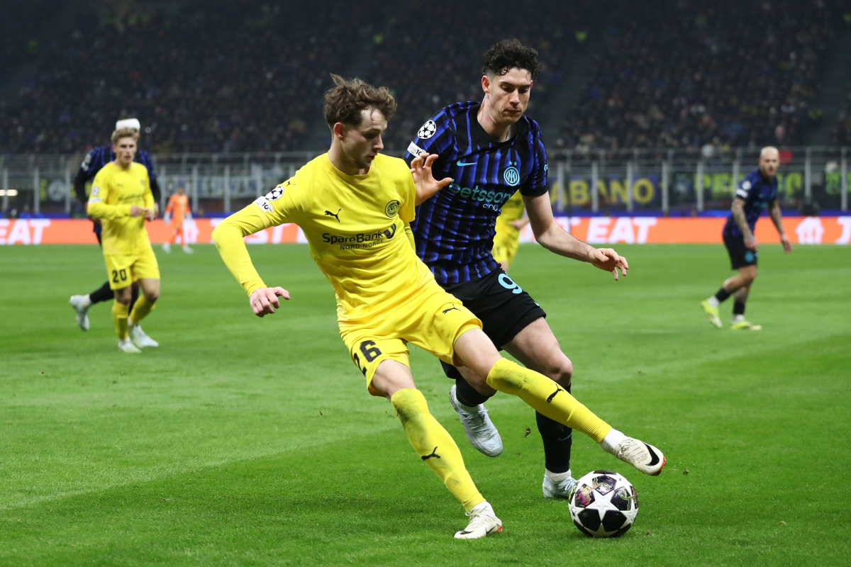 MILAN, ITALY - FEBRUARY 24: Haakon Evjen of Bodo/Glimt is put under pressure by Alessandro Bastoni of FC Internazionale Milano during the UEFA Champions League 2025/26 League Knockout Play-off Second Leg match between FC Internazionale Milano and FK Bodo/Glimt at Stadio San Siro on February 24, 2026 in Milan, Italy. (Photo by Marco Luzzani/Getty Images)