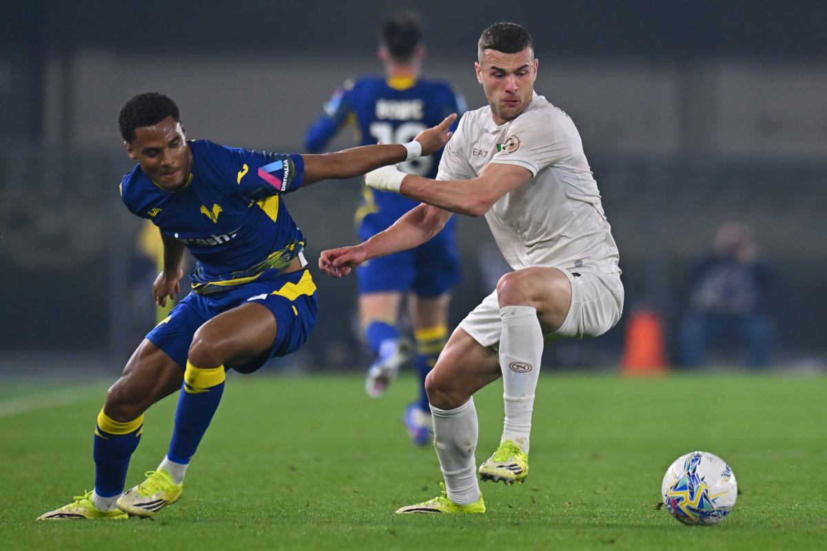 VERONA, ITÁLIA - 28 DE FEVEREIRO: Alessandro Buongiorno do SSC Napoli durante a partida da Série A entre Hellas Verona FC e SSC Napoli no Stadio Marcantonio Bentegodi em 28 de fevereiro de 2026 em Verona, Itália. (Foto de Alessandro Sabattini/Getty Images)