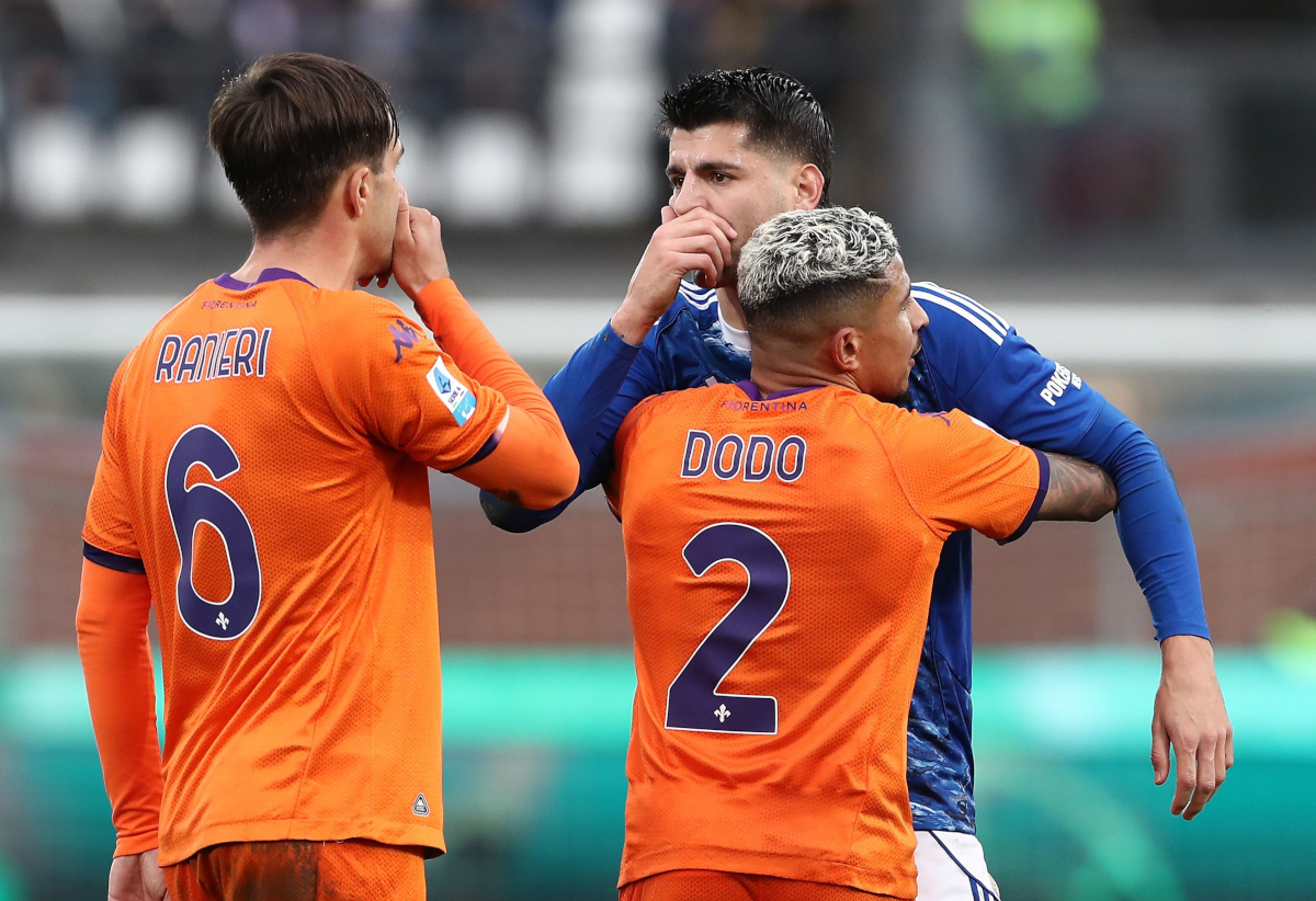 COMO, ITALY - FEBRUARY 14: Luca Ranieri of ACF Fiorentina disputes with Alvaro Morata of Como 1907 during the Serie A match between Como 1907 and ACF Fiorentina at Giuseppe Sinigaglia Stadium on February 14, 2026 in Como, Italy. (Photo by Marco Luzzani/Getty Images)