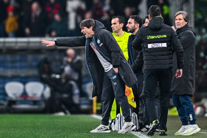 GENOA, ITALY - FEBRUARY 7: Antonio Conte, head coach of Napoli (left), reacts during the Serie A match between Genoa CFC and SSC Napoli at Stadio Luigi Ferraris on February 7, 2026 in Genoa, Italy. (Photo by Simone Arveda/Getty Images)