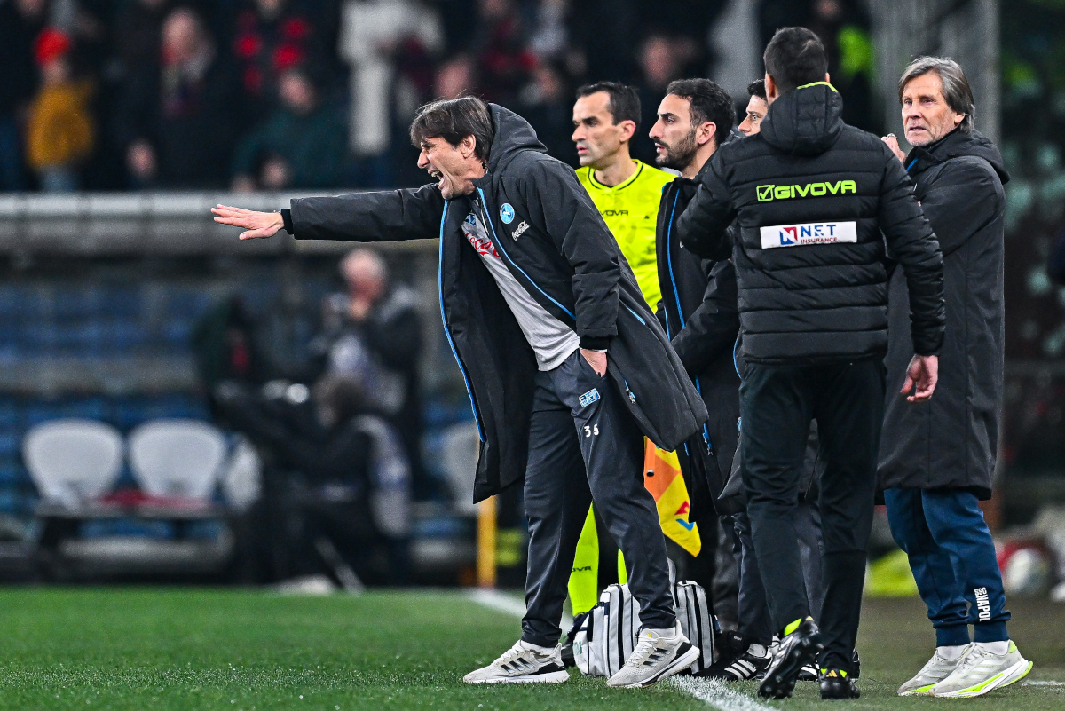 GENOA, ITALY - FEBRUARY 7: Antonio Conte, head coach of Napoli (left), reacts during the Serie A match between Genoa CFC and SSC Napoli at Stadio Luigi Ferraris on February 7, 2026 in Genoa, Italy. (Photo by Simone Arveda/Getty Images)