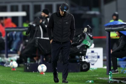 NAPLES, ITALY - FEBRUARY 10: Antonio Conte, head coach of SSC Napoli, looks down in disappointment during the Coppa Italia match between SSC Napoli and Como 1907 at Stadio Diego Armando Maradona on February 10, 2026 in Naples, Italy. (Photo by Francesco Pecoraro/Getty Images)
