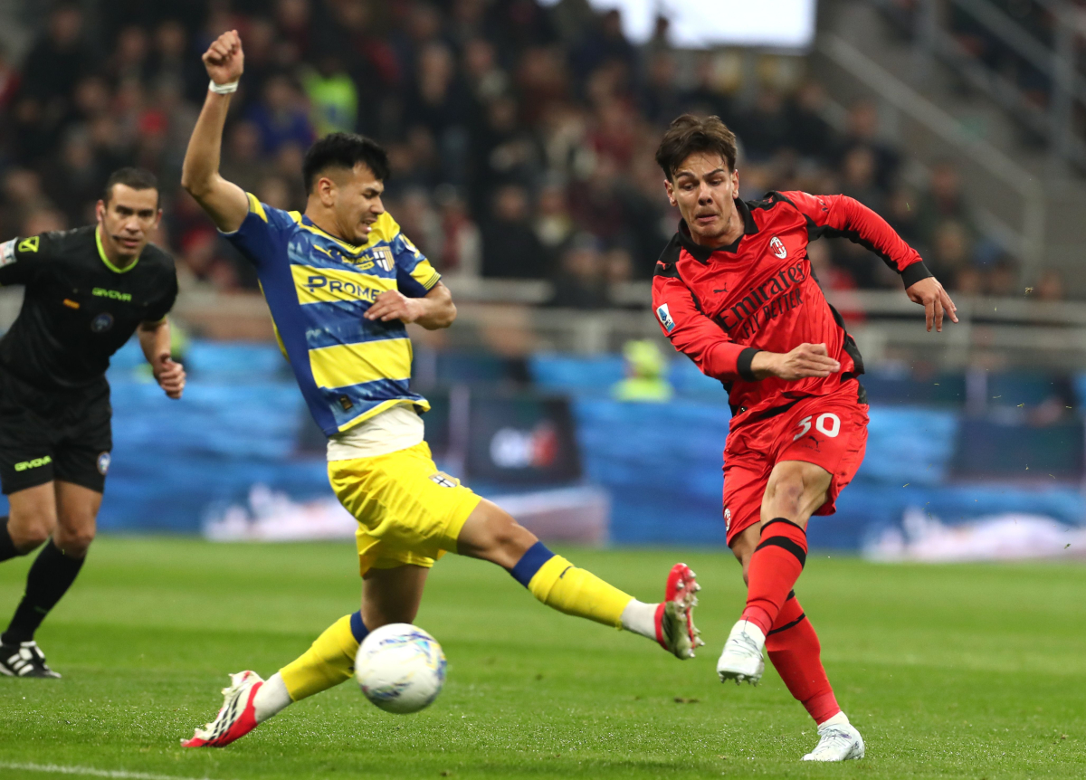 MILAN, ITALY - FEBRUARY 22: Ardon Jashari of AC Milan is challenged by Christian Ordonez of Parma Calcio during the Serie A match between AC Milan and Parma Calcio 1913 at Giuseppe Meazza Stadium on February 22, 2026 in Milan, Italy. (Photo by Marco Luzzani/Getty Images)
