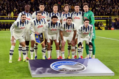 DORTMUND, GERMANY - FEBRUARY 17: Players of Atalanta pose for a team photograph prior to the UEFA Champions League 2025/26 League Knockout Play-off First Leg match between Borussia Dortmund and Atalanta BC at BVB Stadion Dortmund on February 17, 2026 in Dortmund, Germany. (Photo by Alex Grimm/Getty Images)